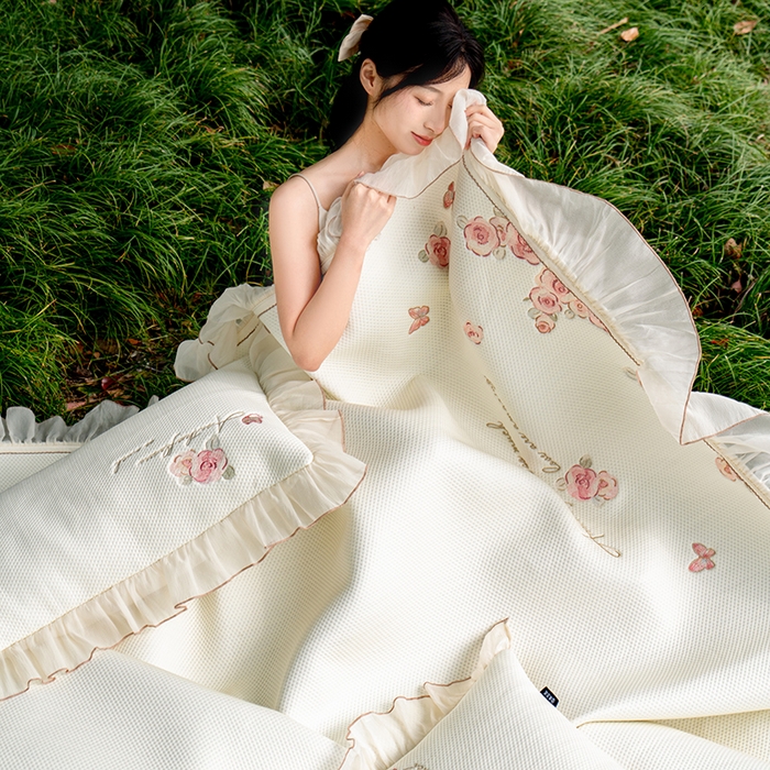 91家纺网 家纺一手货源 找家纺 禾时 2025新款高端A类母婴级加密加厚450g品牌凉感丝啵啵面料床盖三件套夹棉床单 奶油白