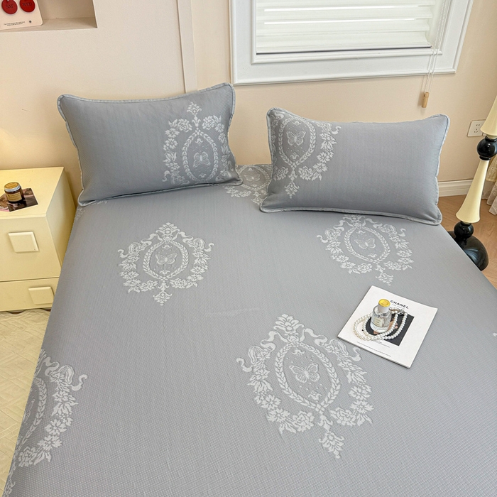 91家纺网 家纺一手货源 找家纺 布卢姆床垫 2025新款A类PE乙纶冰豆豆凉席床裙款 蝴蝶花镜 灰