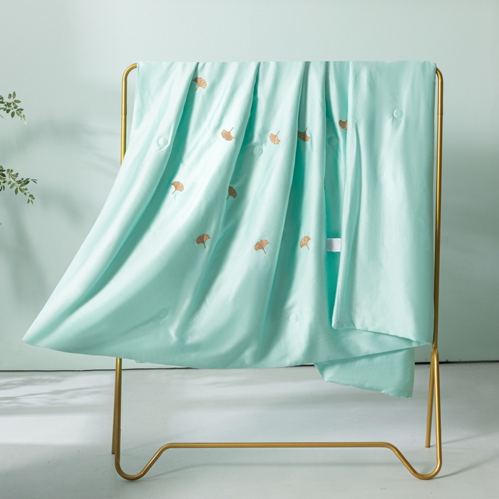 91家纺网 家纺一手货源 找家纺 梦镜家纺 2025新款A类水洗真丝夏被四件套-银树叶 银树叶水绿