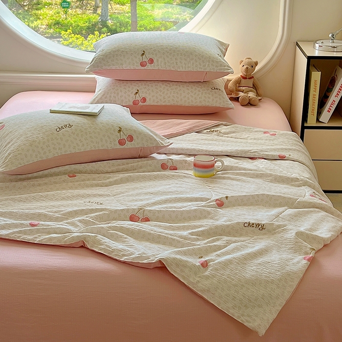 91家纺网 家纺一手货源 找家纺 金梦拉家纺 2025新款A类提花纱布双层纱夏被四件套 夏被-樱桃