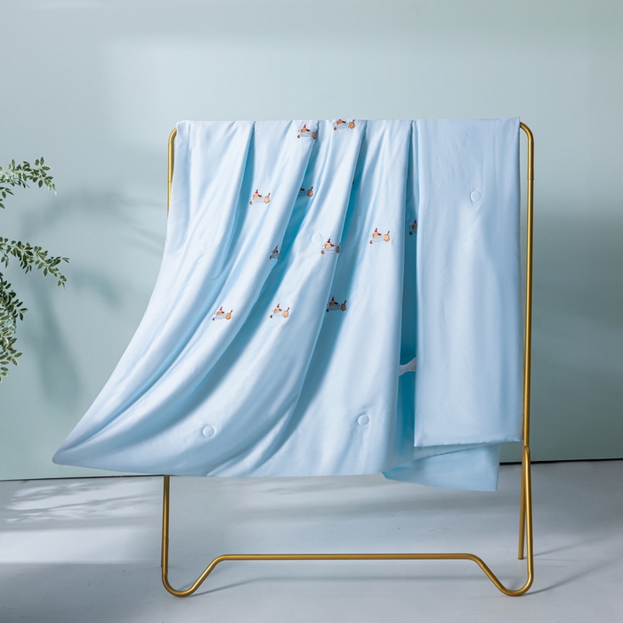 91家纺网 家纺一手货源 找家纺 梦镜家纺 2025新款A类水洗真丝夏被四件套-腊肠狗 腊肠狗水蓝