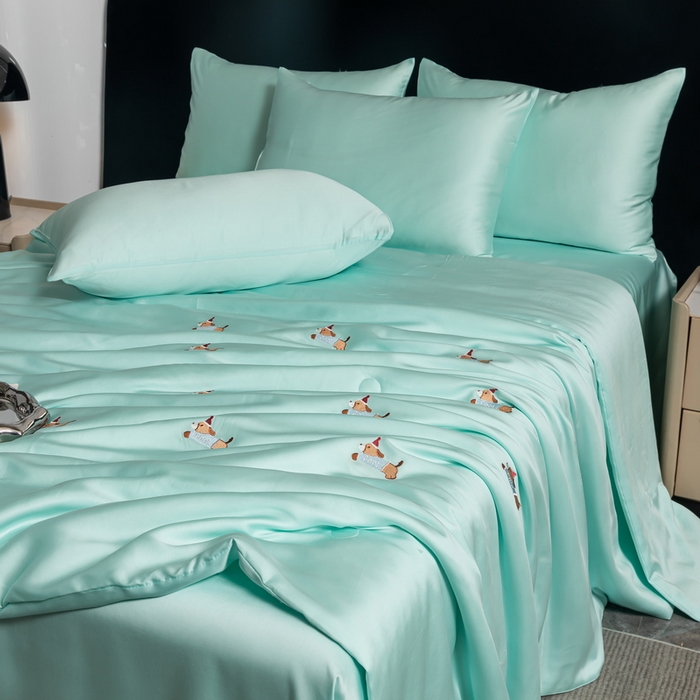 91家纺网 家纺一手货源 找家纺 梦镜家纺 2025新款A类水洗真丝夏被四件套-腊肠狗 腊肠狗水绿