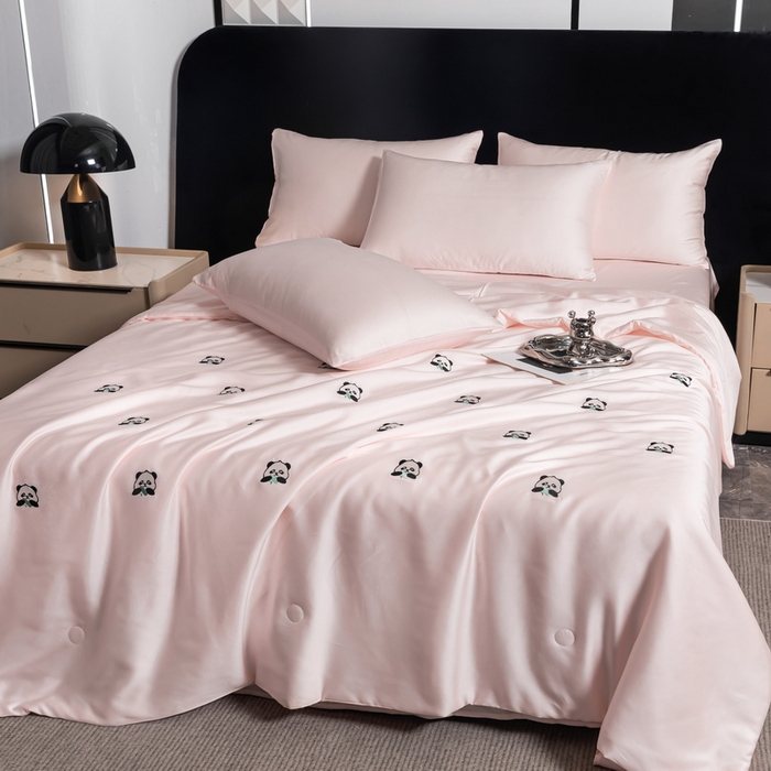 91家纺网 家纺一手货源 找家纺 梦镜家纺 2025新款A类水洗真丝夏被四件套-熊猫 熊猫粉色