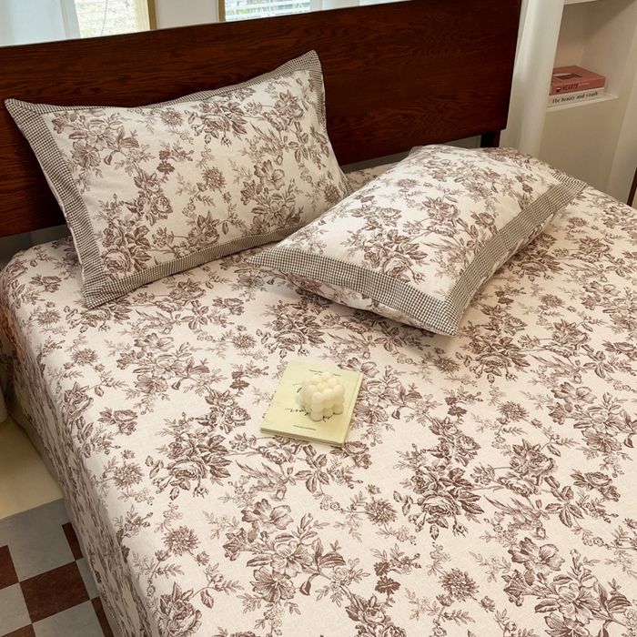 91家纺网 家纺一手货源 找家纺 宜代光年  2025新款全棉老粗布数码印花床单（拼角工艺） 花汀