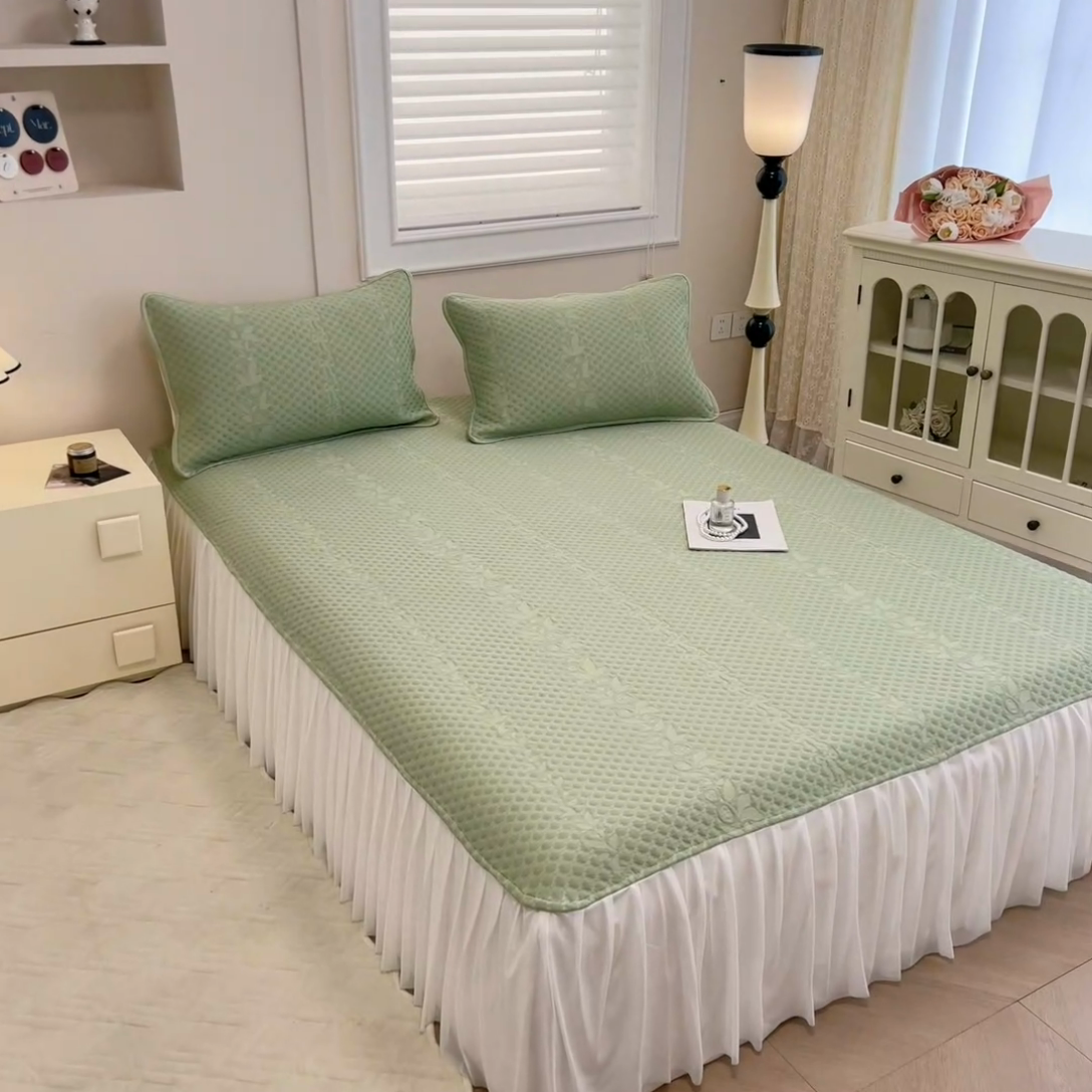 91家纺网 家纺一手货源 找家纺 布卢姆床垫 2025新款A类PE乙纶冰豆豆凉席床裙款 夏日藤萝 绿