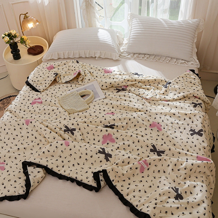 91家纺网 家纺一手货源 找家纺 薇玛仕 2025新款韩版宽边水洗棉大豆夏被赫本风亲肤柔软夏季薄被子 赫本-蝴蝶花