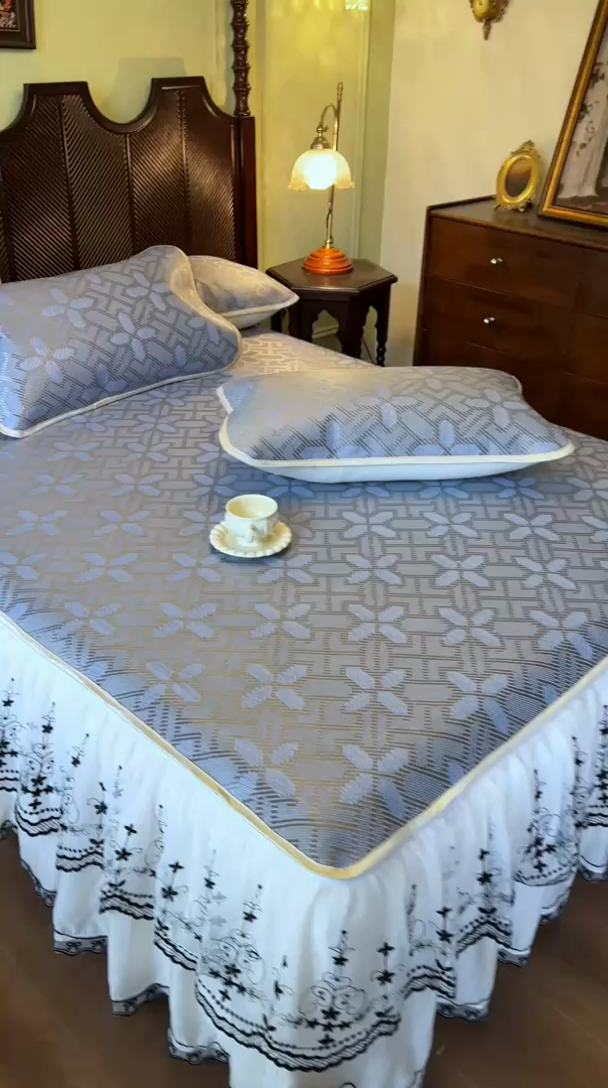 91家纺网 家纺一手货源 找家纺 网红馆（ck家纺） 2025新款可脱卸床裙款冰藤席-盛夏繁星 雾清