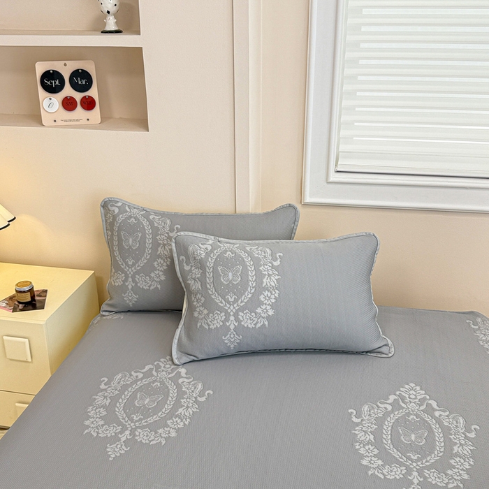 91家纺网 家纺一手货源 找家纺 布卢姆床垫 2025新款A类PE乙纶冰豆豆凉席床裙款 蝴蝶花镜 灰