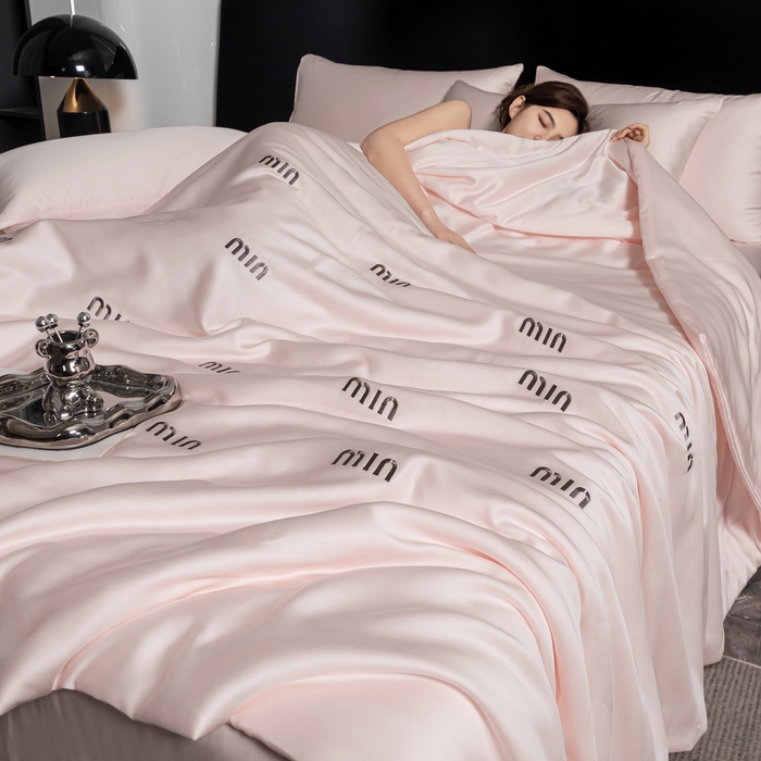 91家纺网 家纺一手货源 找家纺 梦镜家纺 2025新款A类水洗真丝夏被四件套-minmin minmin粉色