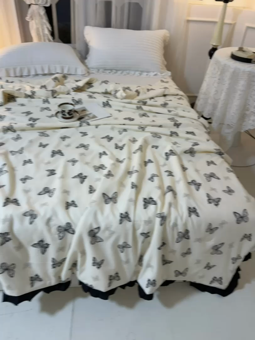 91家纺网 家纺一手货源 找家纺 薇玛仕 2025新款韩版宽边水洗棉大豆夏被赫本风亲肤柔软夏季薄被子 赫本-蝴蝶