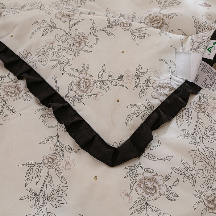 91家纺网 家纺一手货源 找家纺 薇玛仕 2025新款韩版宽边水洗棉大豆夏被赫本风亲肤柔软夏季薄被子 赫本-花下兔