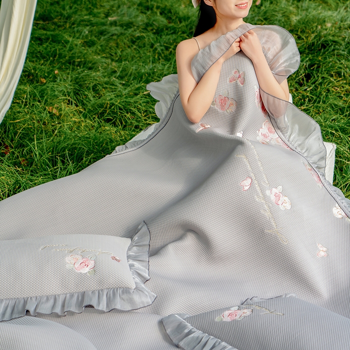 91家纺网 家纺一手货源 找家纺 禾时 2025新款高端A类母婴级加密加厚450g品牌凉感丝啵啵面料床盖三件套夹棉床单 银河灰