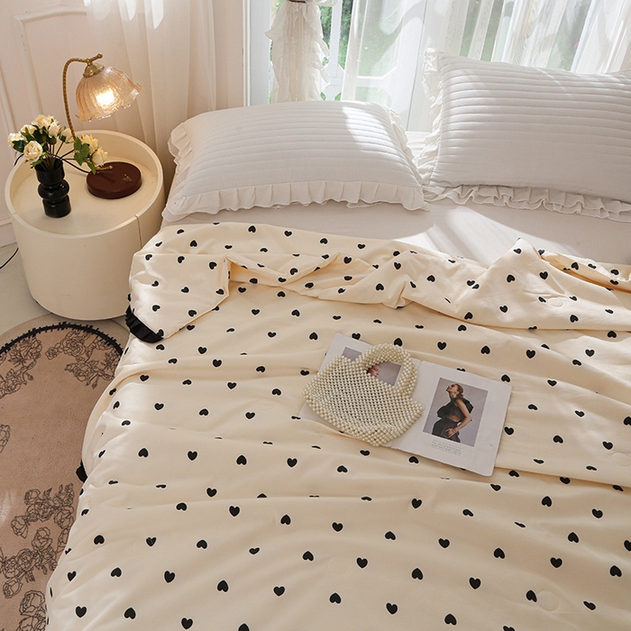 91家纺网 家纺一手货源 找家纺 薇玛仕 2025新款韩版宽边水洗棉大豆夏被赫本风亲肤柔软夏季薄被子 赫本-爱心