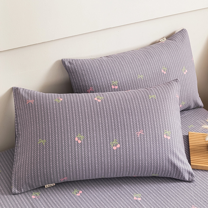 91家纺网 家纺一手货源 找家纺 芃成家纺 2025新款加厚老粗布床单 爱心樱桃