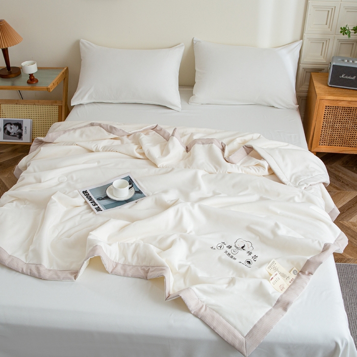 91家纺网 家纺一手货源 找家纺 帕芬鸟家纺 2025新款亲肤棉花夏被 白咖条