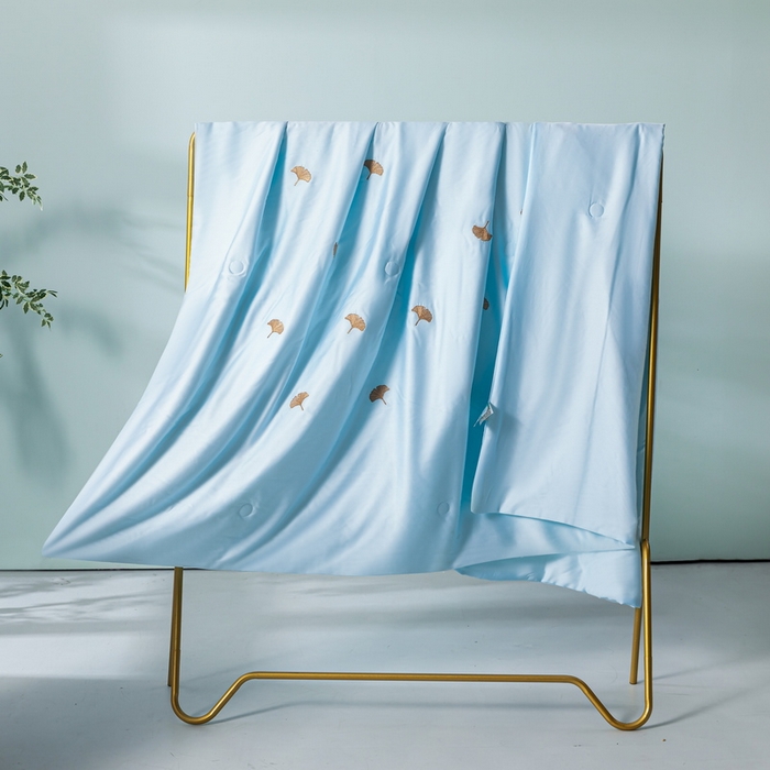 91家纺网 家纺一手货源 找家纺 梦镜家纺 2025新款A类水洗真丝夏被四件套-银树叶 银树叶水蓝