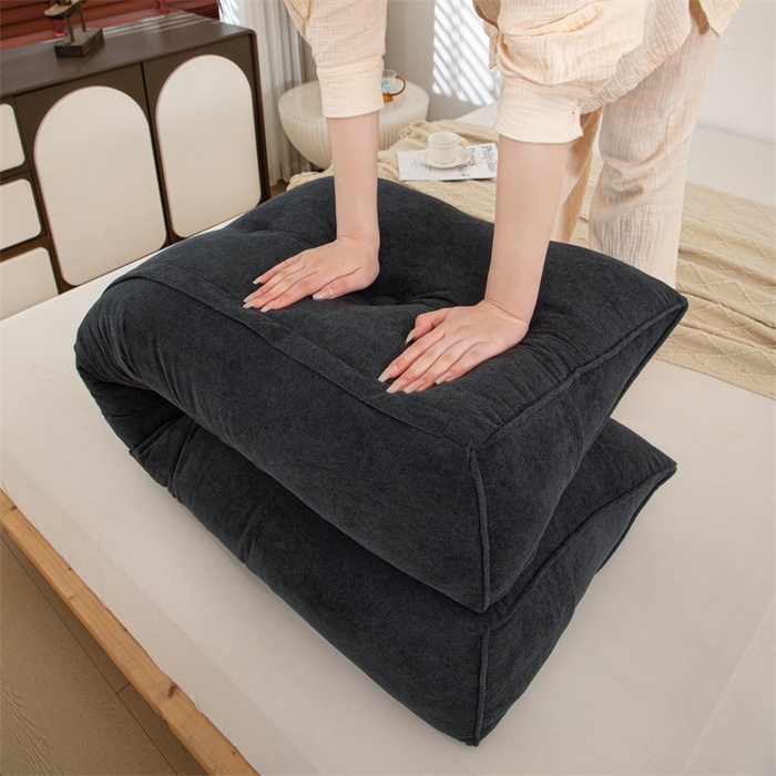 91家纺网 家纺一手货源 找家纺 沐沐家纺 2026新款小羊绒三角靠背带头枕 黑色