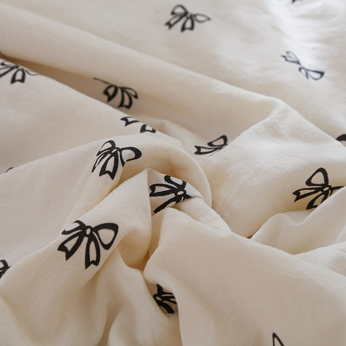 91家纺网 家纺一手货源 找家纺 薇玛仕 2025新款韩版宽边水洗棉大豆夏被赫本风亲肤柔软夏季薄被子 赫本-蝴蝶结