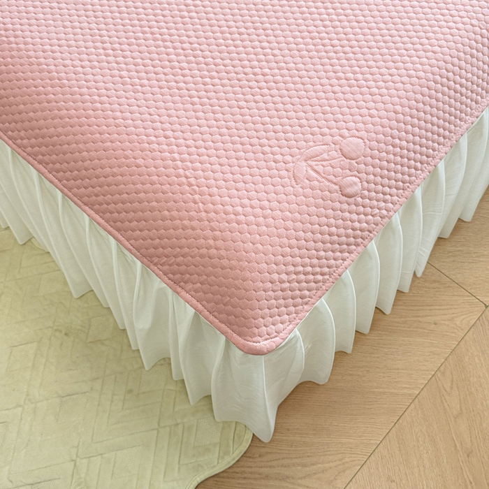 91家纺网 家纺一手货源 找家纺 布卢姆床垫 2025新款A类PE乙纶冰豆豆凉席床裙款 樱桃 粉