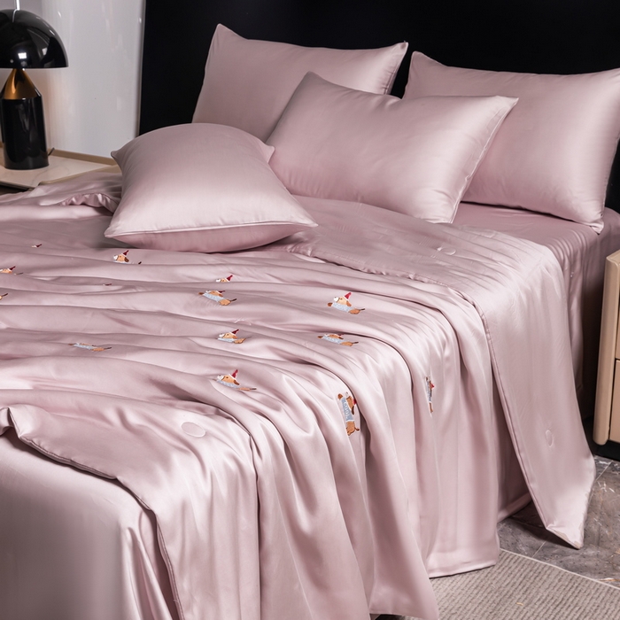 91家纺网 家纺一手货源 找家纺 梦镜家纺 2025新款A类水洗真丝夏被四件套-腊肠狗 腊肠狗紫色