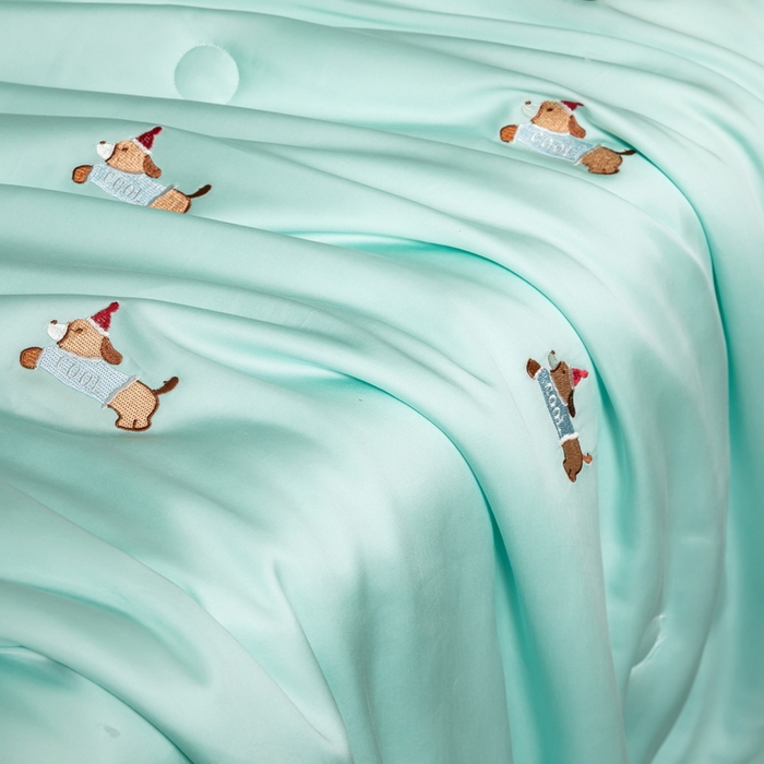 91家纺网 家纺一手货源 找家纺 梦镜家纺 2025新款A类水洗真丝夏被四件套-腊肠狗 腊肠狗水绿