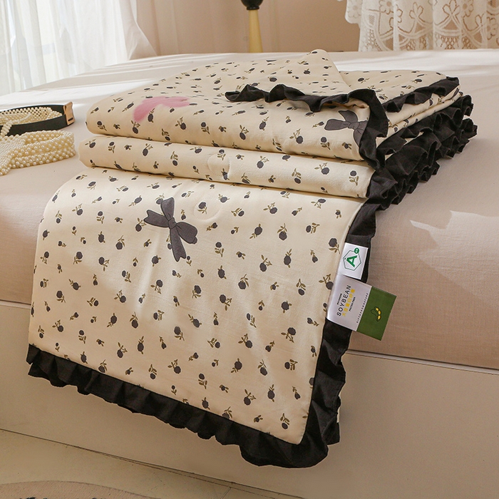 91家纺网 家纺一手货源 找家纺 薇玛仕 2025新款韩版宽边水洗棉大豆夏被赫本风亲肤柔软夏季薄被子 赫本-蝴蝶花