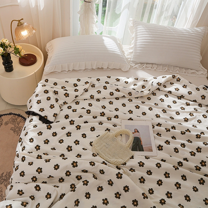 91家纺网 家纺一手货源 找家纺 薇玛仕 2025新款韩版宽边水洗棉大豆夏被赫本风亲肤柔软夏季薄被子 赫本-南薇