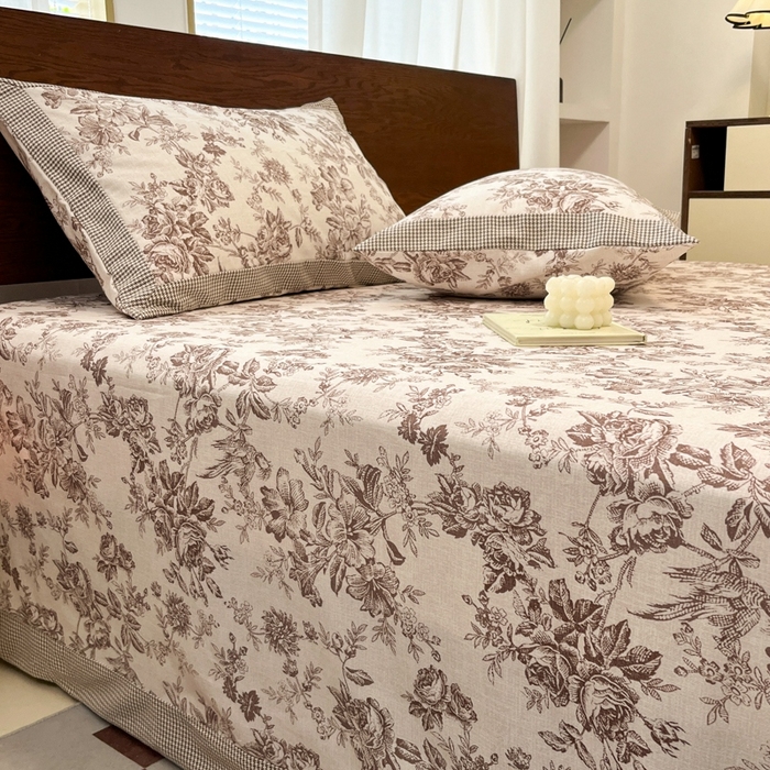 91家纺网 家纺一手货源 找家纺 宜代光年  2025新款全棉老粗布数码印花床单（拼角工艺） 花汀