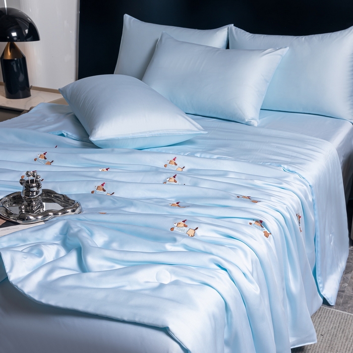 91家纺网 家纺一手货源 找家纺 梦镜家纺 2025新款A类水洗真丝夏被四件套-腊肠狗 腊肠狗水蓝