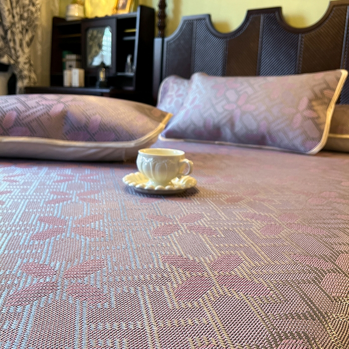 91家纺网 家纺一手货源 找家纺 网红馆（ck家纺） 2025新款可脱卸床裙款冰藤席-盛夏繁星 莲红