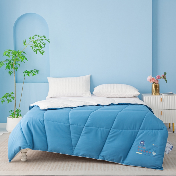 91家纺网 家纺一手货源 找家纺 好老表被业 2025新款超柔云朵被芯零压被子 有氧棉蓝白