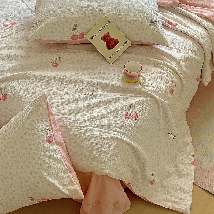 91家纺网 家纺一手货源 找家纺 金梦拉家纺 2025新款A类提花纱布双层纱夏被四件套 夏被-樱桃