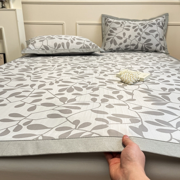 91家纺网 家纺一手货源 找家纺 宜代光年 2025新款冷凝丝可水洗提花凉感席-床席款 凉感叶繁-灰