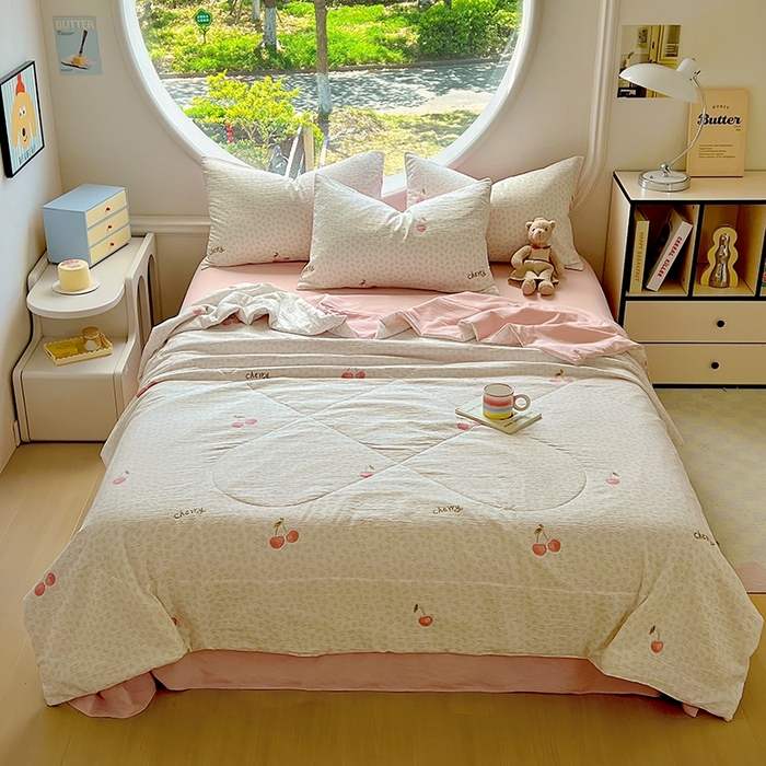 91家纺网 家纺一手货源 找家纺 金梦拉家纺 2025新款A类提花纱布双层纱夏被四件套 夏被-樱桃