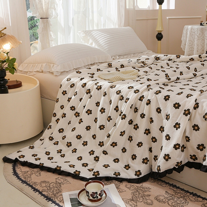 91家纺网 家纺一手货源 找家纺 薇玛仕 2025新款韩版宽边水洗棉大豆夏被赫本风亲肤柔软夏季薄被子 赫本-南薇