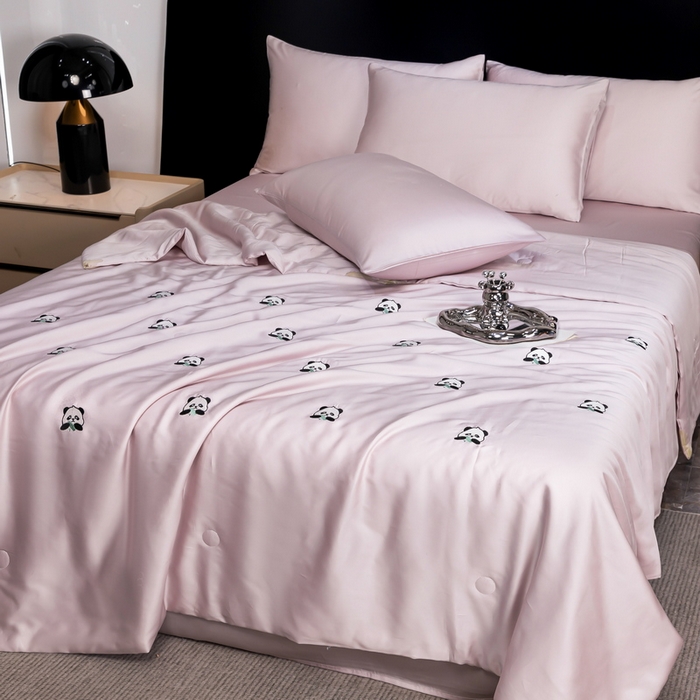 91家纺网 家纺一手货源 找家纺 梦镜家纺 2025新款A类水洗真丝夏被四件套-熊猫 熊猫紫色