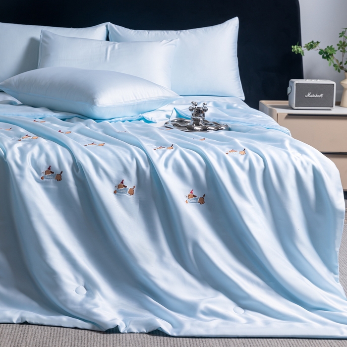 91家纺网 家纺一手货源 找家纺 梦镜家纺 2025新款A类水洗真丝夏被四件套-腊肠狗 腊肠狗水蓝