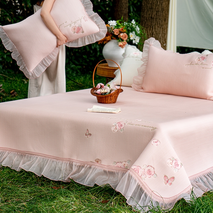 91家纺网 家纺一手货源 找家纺 禾时 2025新款高端A类母婴级加密加厚450g品牌凉感丝啵啵面料床盖三件套夹棉床单 樱花粉