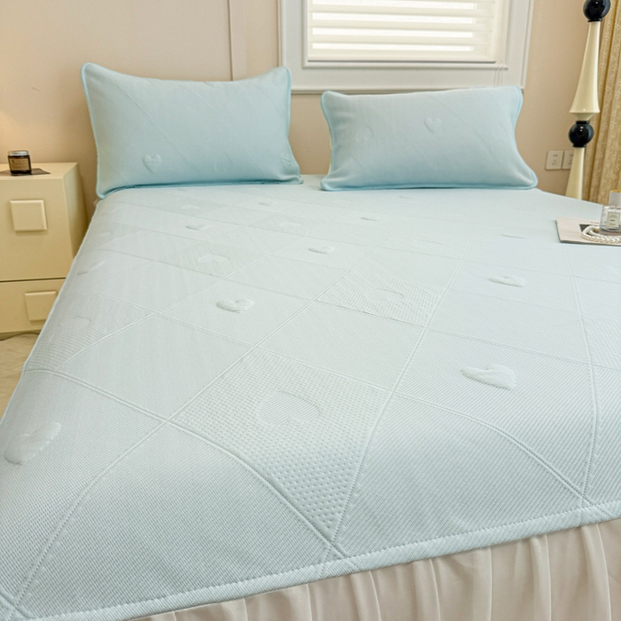 91家纺网 家纺一手货源 找家纺 布卢姆床垫 2025新款A类PE乙纶冰豆豆凉席床裙款 菱格爱心