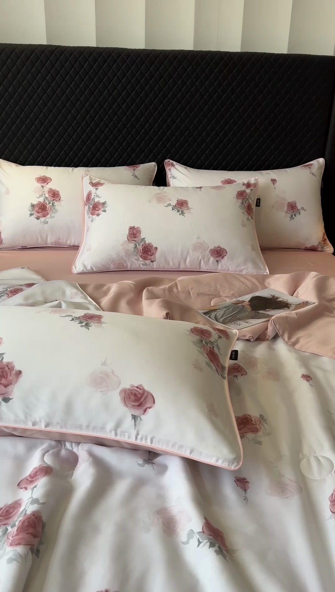 91家纺网 家纺一手货源 找家纺 芊寻家居 2025新款50支天丝数码麻绳款夏被四件套 玫瑰雅韵