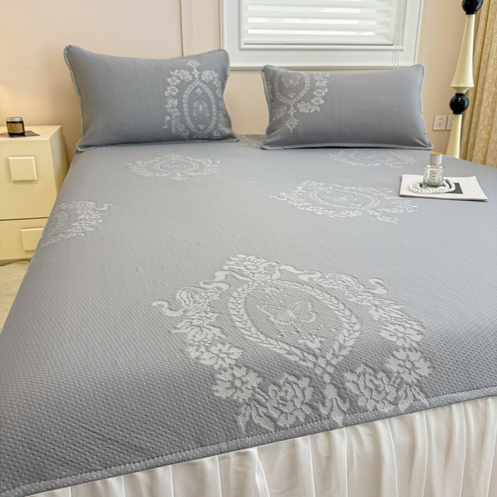 91家纺网 家纺一手货源 找家纺 布卢姆床垫 2025新款A类PE乙纶冰豆豆凉席床裙款 蝴蝶花镜 灰