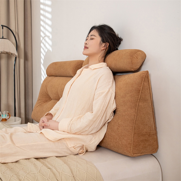 91家纺网 家纺一手货源 找家纺 沐沐家纺 2026新款小羊绒三角靠背带头枕 玳瑁黄