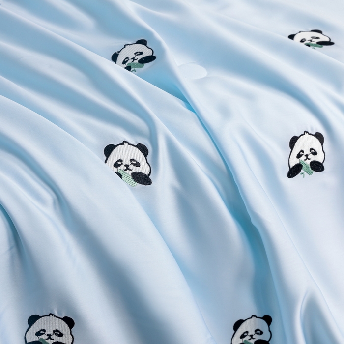 91家纺网 家纺一手货源 找家纺 梦镜家纺 2025新款A类水洗真丝夏被四件套-熊猫 熊猫水蓝