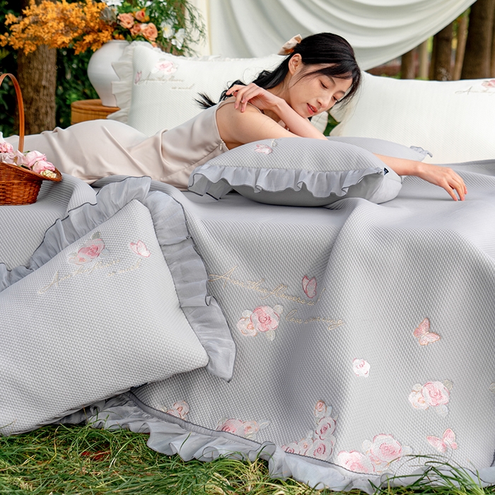 91家纺网 家纺一手货源 找家纺 禾时 2025新款高端A类母婴级加密加厚450g品牌凉感丝啵啵面料床盖三件套夹棉床单 银河灰