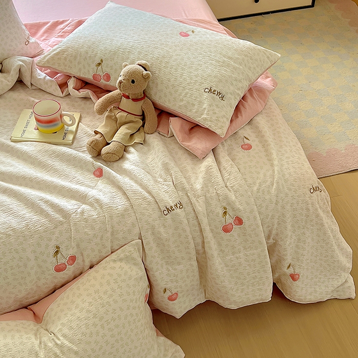 91家纺网 家纺一手货源 找家纺 金梦拉家纺 2025新款A类提花纱布双层纱夏被四件套 夏被-樱桃