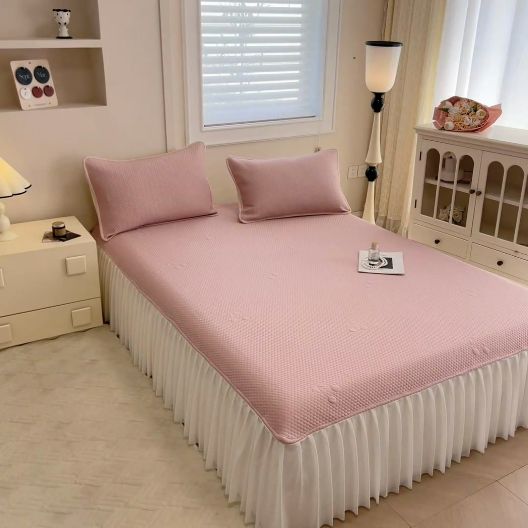 91家纺网 家纺一手货源 找家纺 布卢姆床垫 2025新款A类PE乙纶冰豆豆凉席床裙款 樱桃 粉
