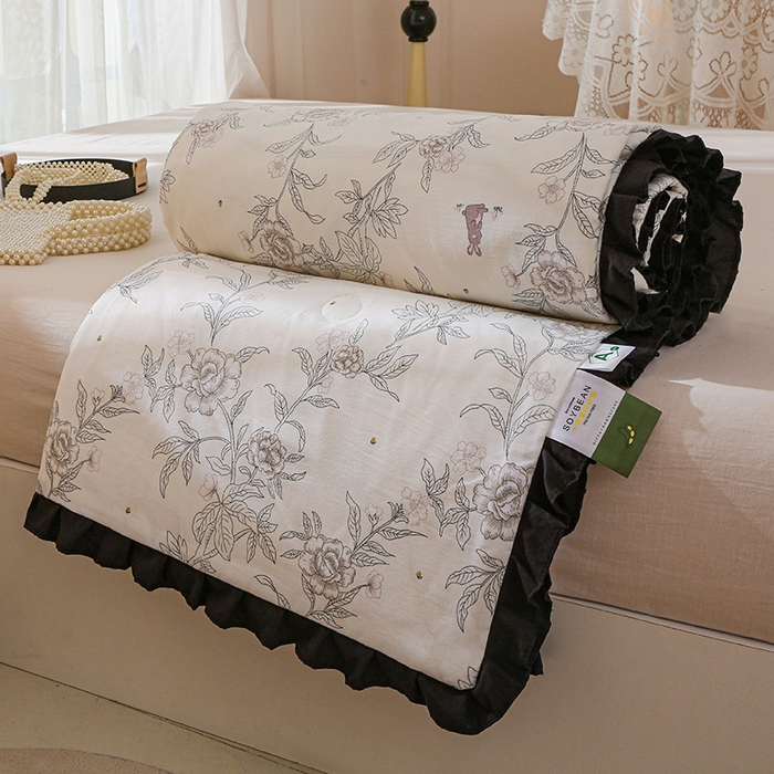 91家纺网 家纺一手货源 找家纺 薇玛仕 2025新款韩版宽边水洗棉大豆夏被赫本风亲肤柔软夏季薄被子 赫本-花下兔