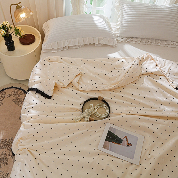 91家纺网 家纺一手货源 找家纺 薇玛仕 2025新款韩版宽边水洗棉大豆夏被赫本风亲肤柔软夏季薄被子 赫本-波点