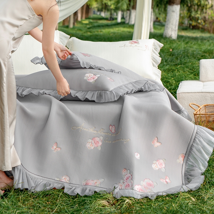 91家纺网 家纺一手货源 找家纺 禾时 2025新款高端A类母婴级加密加厚450g品牌凉感丝啵啵面料床盖三件套夹棉床单 银河灰