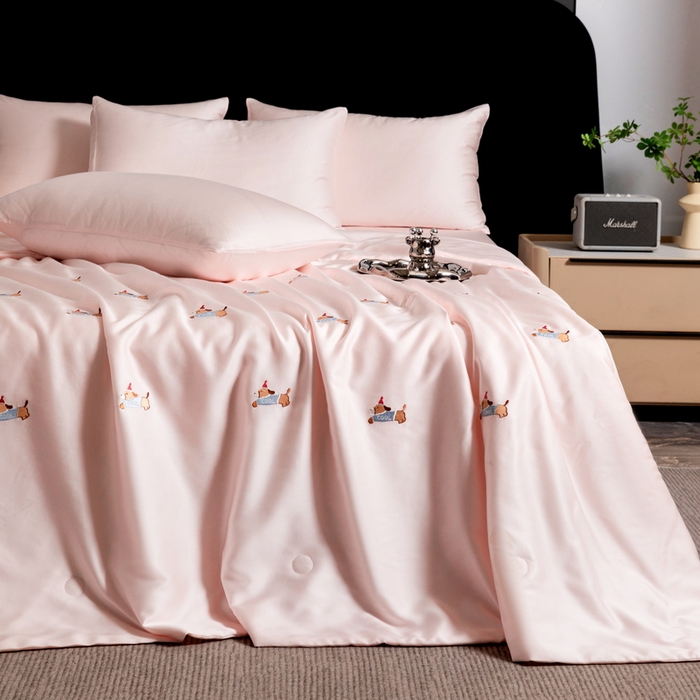 91家纺网 家纺一手货源 找家纺 梦镜家纺 2025新款A类水洗真丝夏被四件套-腊肠狗 腊肠狗粉色